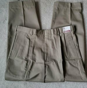 NWT New Martain's Khakis Chino Mens 36 waist 100% cotton tan pleated front pants